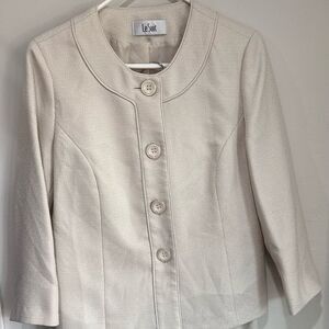 Le Suit Women's Elegant Cream Blazer and Skirt Set